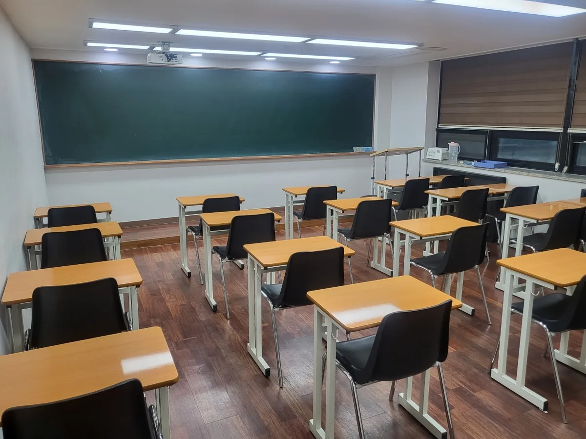 남해군 남해읍 스터디룸 미팅룸 장비 주변 정밀 위생청소 사례 - 행진크린