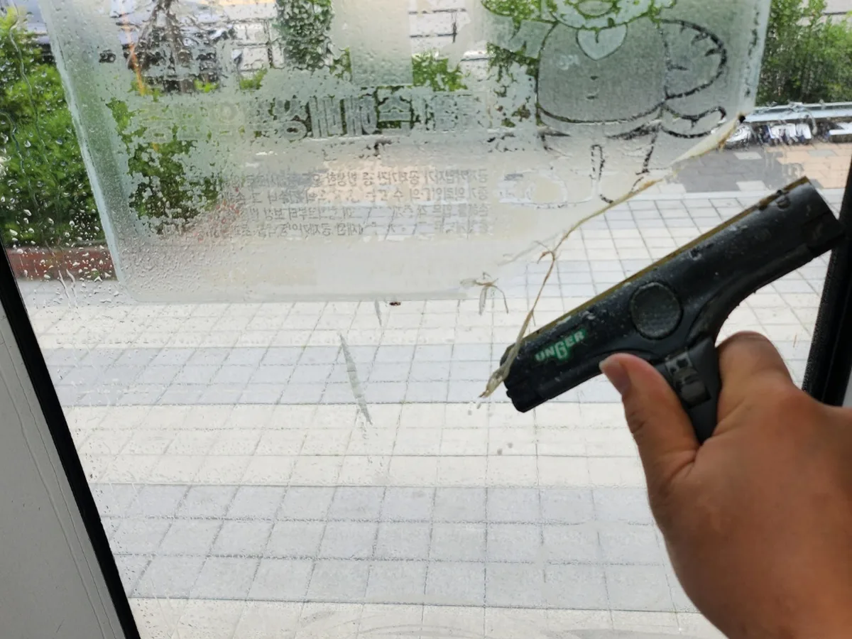 합천군 봉산면 사무실 블라인드 쇼윈도 위생청소 사례 - 행진크린