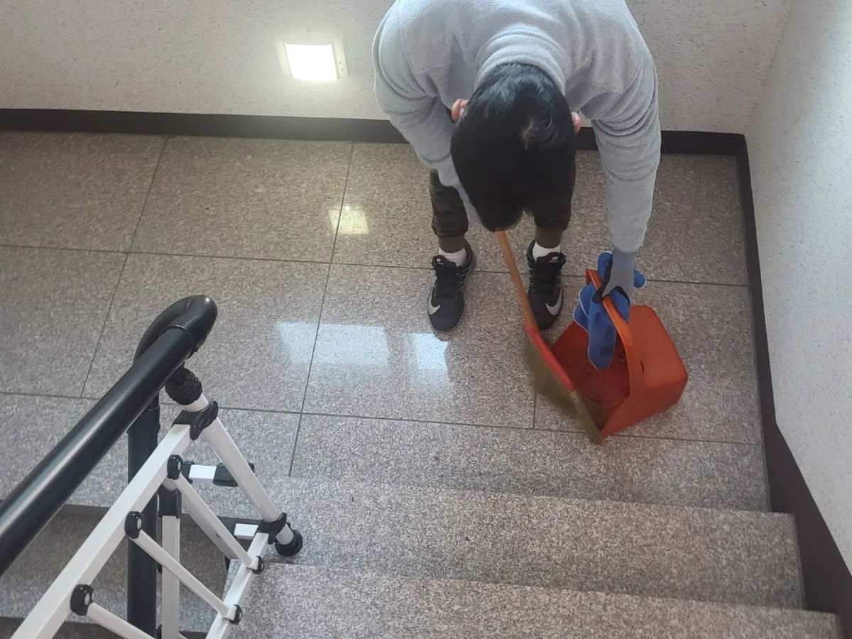 거창군 고제면 빌라 공동현관 장비 주변 정밀 위생청소 사례 - 행진크린