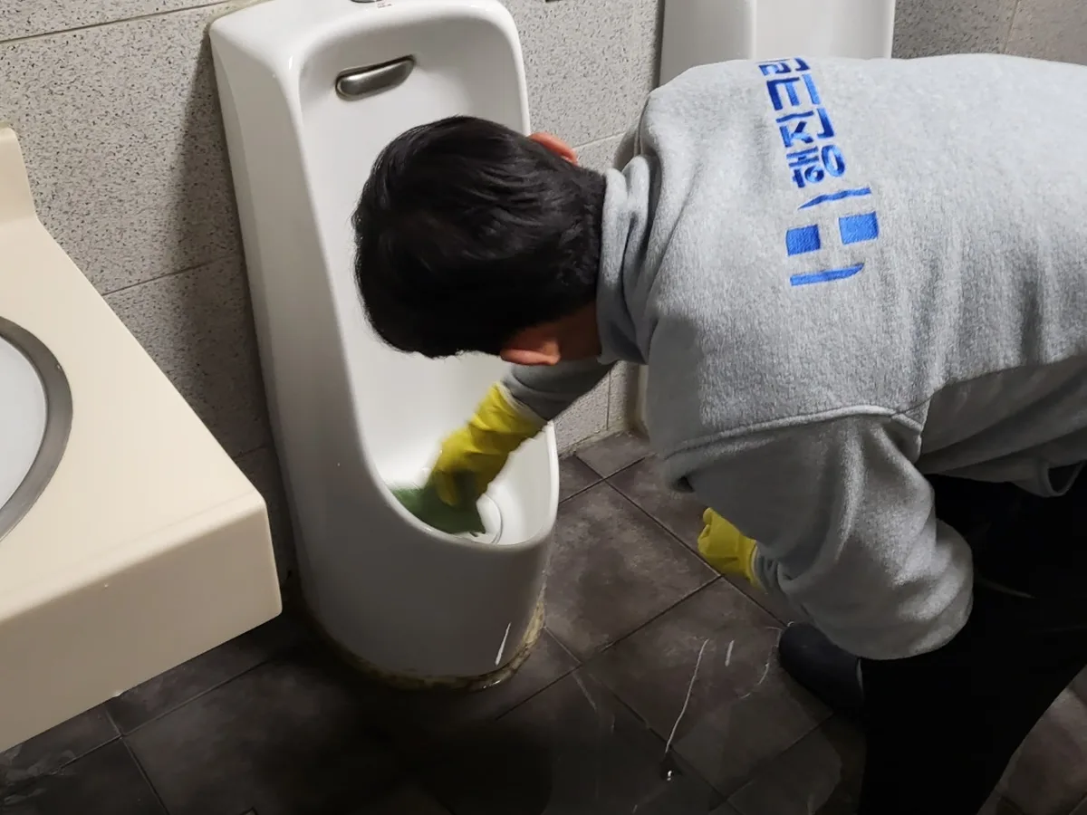 남해군 이동면 스터디카페 화장실 세면대 살균 위생청소 사례 - 행진크린